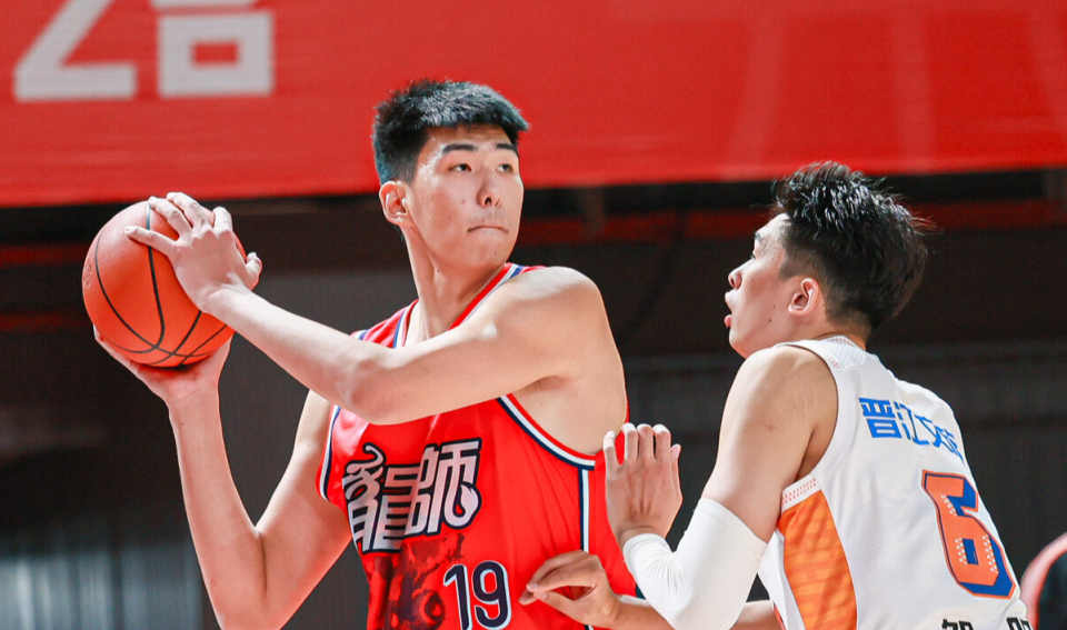 云鼎娱乐登录入口-全明星中锋水准！9投狂砍17分10板4帽，郭士强真该带他进国家队